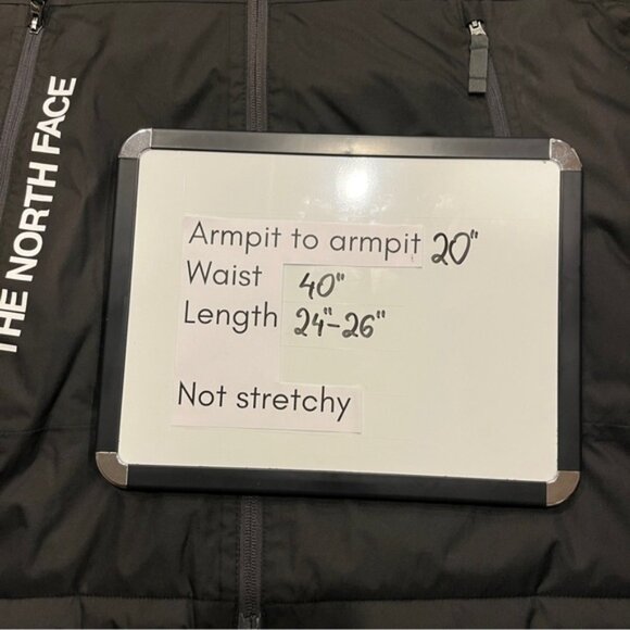 The North Face boys jacket with hood - Picture 15 of 15